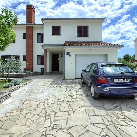 Vila Komel *